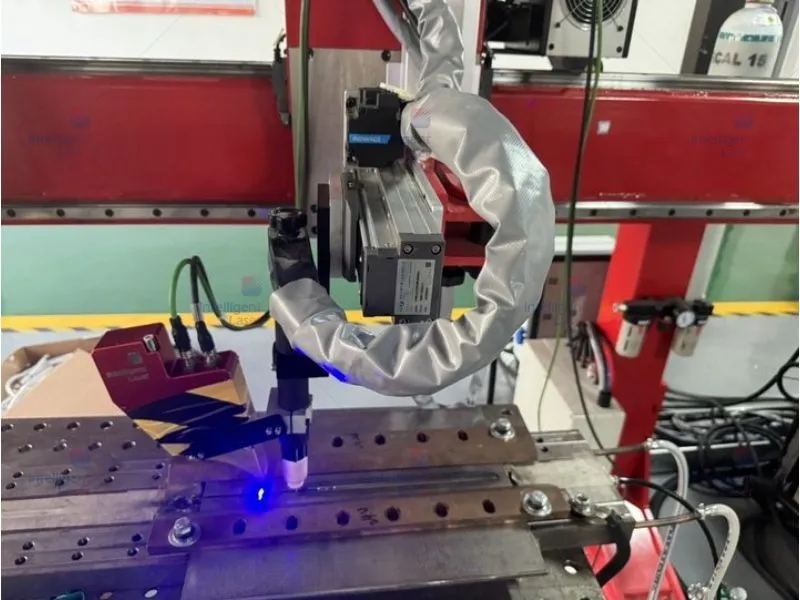 IL-HSP090 Laser Vision Welding Seam Tracking & Finding Sensor