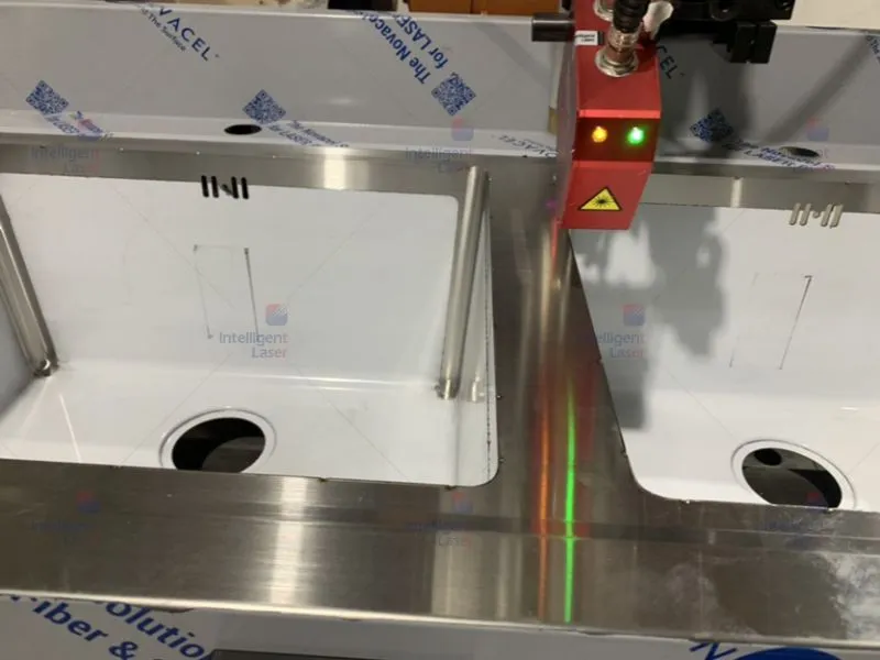 IL-HSP100 Laser Vision Welding Seam Tracking & Finding Sensor
