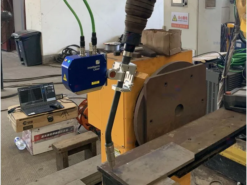 IL-SPD350 Laser Vision Welding Seam Tracking & Finding Sensor