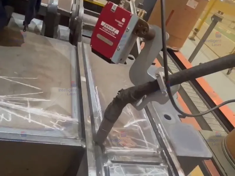IL-PF200 Laser Vision Welding Seam Tracking and Finding Sensor